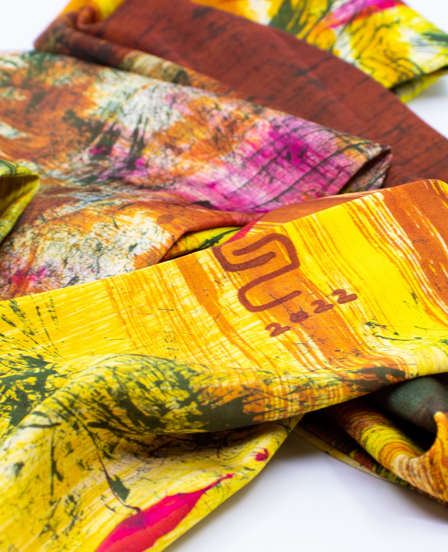 FASTENED Scarf